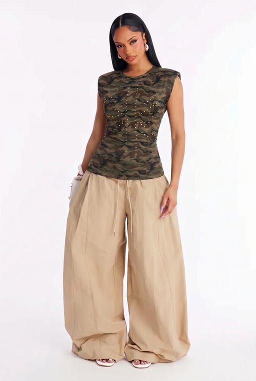 Top Sans Manches Camouflage – Clous Dorés — Réf. 26523 — Urban Woman — Grossiste GIORGIA paris